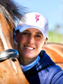 Janne Friederike Meyer-Zimmermann con The Pink Edition Technical Cap